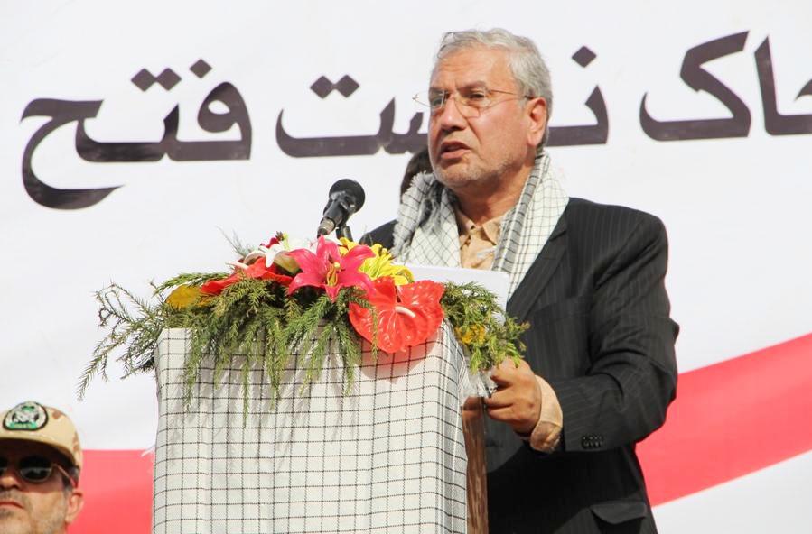 صبحگاه مشترک نیروهای نظامی مقابل مسجدجامع خرمشهر صبحگاه مشترک نیروهای نظامی مقابل مسجدجامع خرمشهر