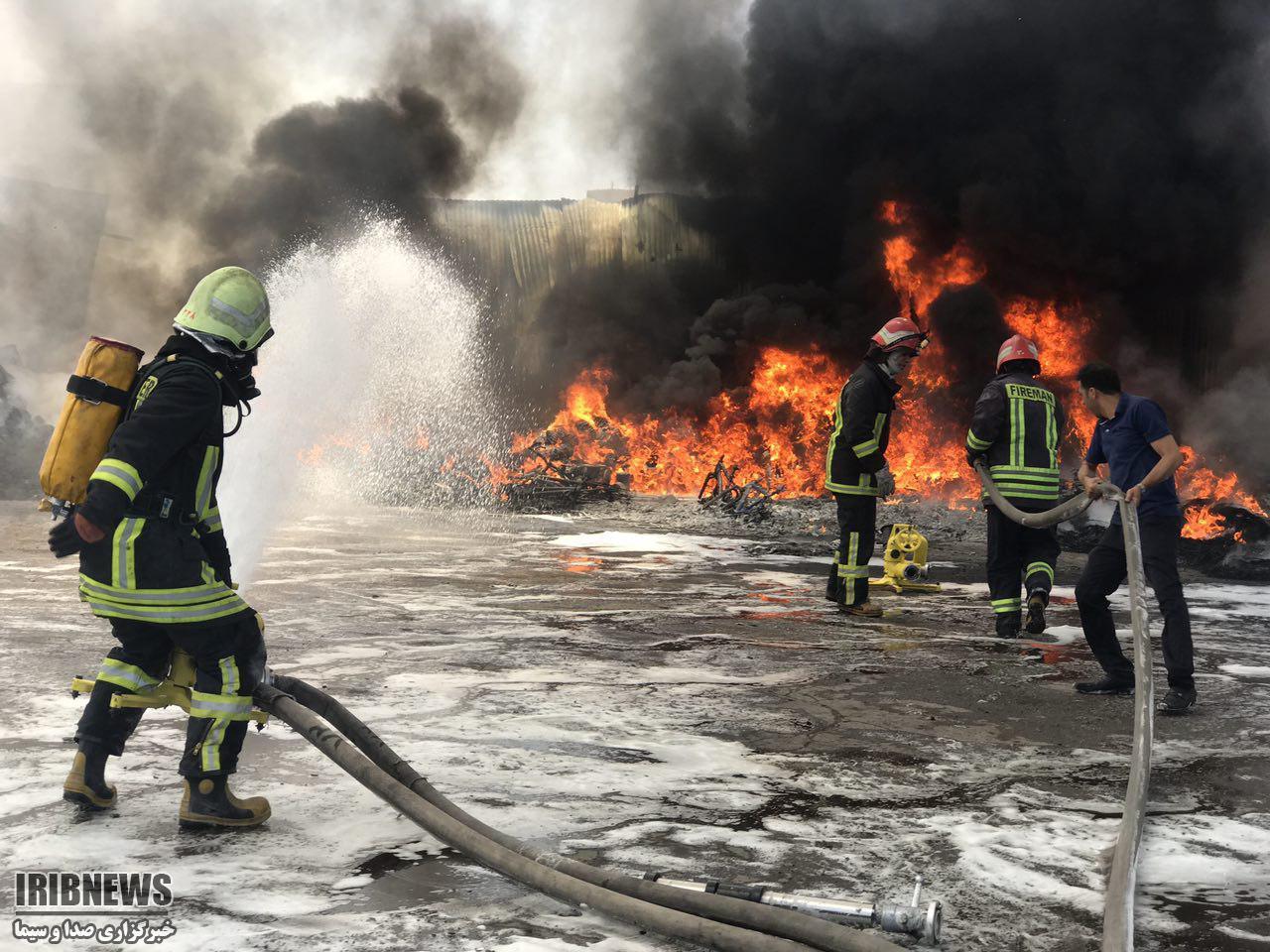 مهار شعله های آتش در شیراز/ حادثه خسارت جانی نداشت