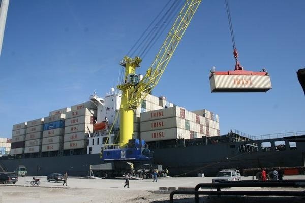 رشد ۶۸ درصدی تخلیه و بارگیری کالاهای نفتی و غیر نفتی در بندر کیش رشد ۶۸ درصدی تخلیه و بارگیری کالاهای نفتی و غیر نفتی در بندر کیش