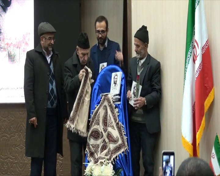 رونمایی از کتاب سردار صادق در خوانسار رونمایی از کتاب سردار صادق در خوانسار