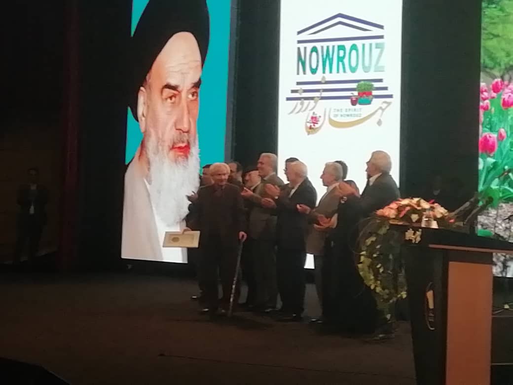 رونمایی از تمبر نوروز و روبات نقاش