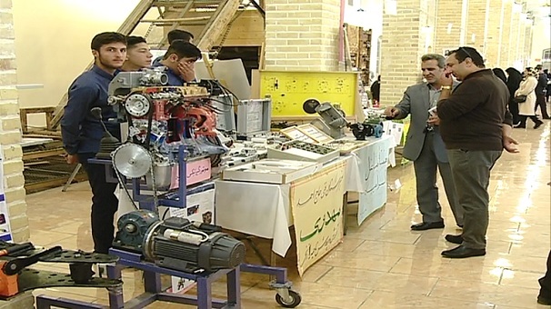 نمایشگاه هفته مشاغل در زنجان