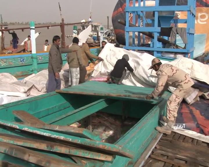 کشف محموله قاچاق  به ارزش بیش از 98 میلیارد ریال در آب های گناوه