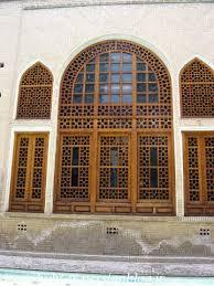 نصب نرده ها و درهای چوبی مجموعه جهانی باغ فین