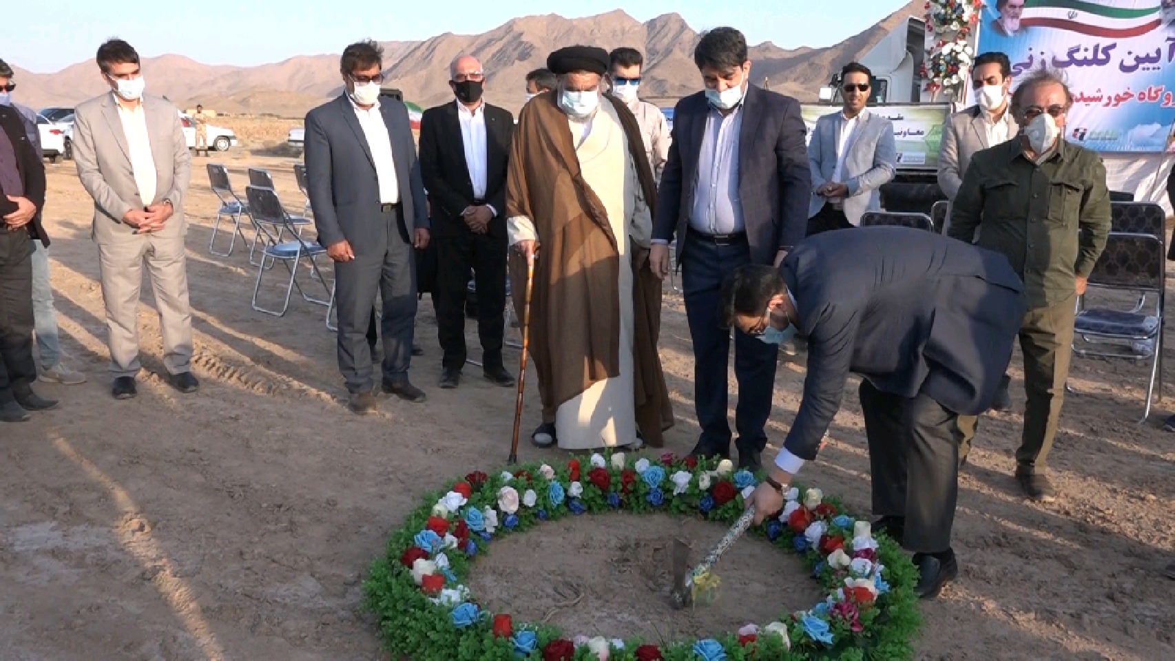 آغاز احداث عملیات نخستین نیروگاه خورشیدی بافق