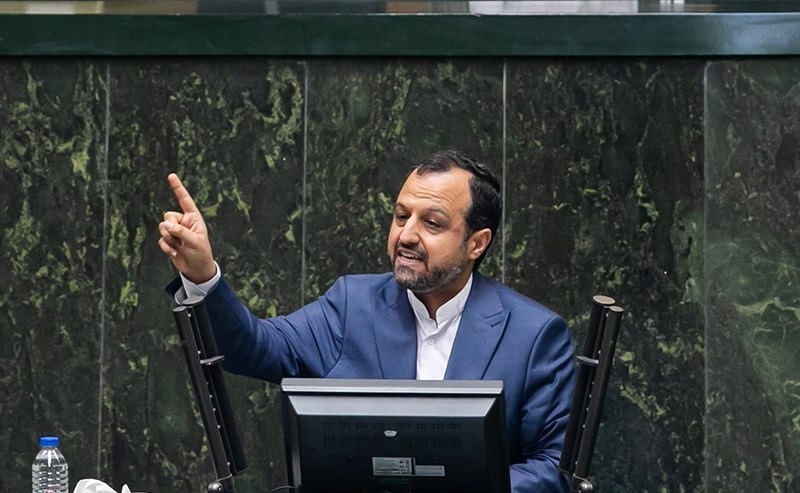 وزیر اقتصاد در صحن علنی مجلس