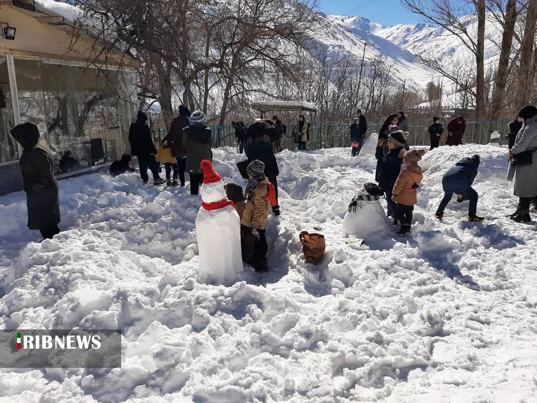 برگزاری جشنواره دست سازه های برفی دانش آموزان همدان