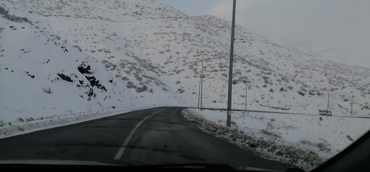 به رغم بارش برف تمام راهای مواصلاتی شهرستان سردشت باز است