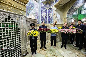 گل آرایی ضریح حرم مطهر حضرت معصومه(س) در آستانه ولادت امام رضا (ع)