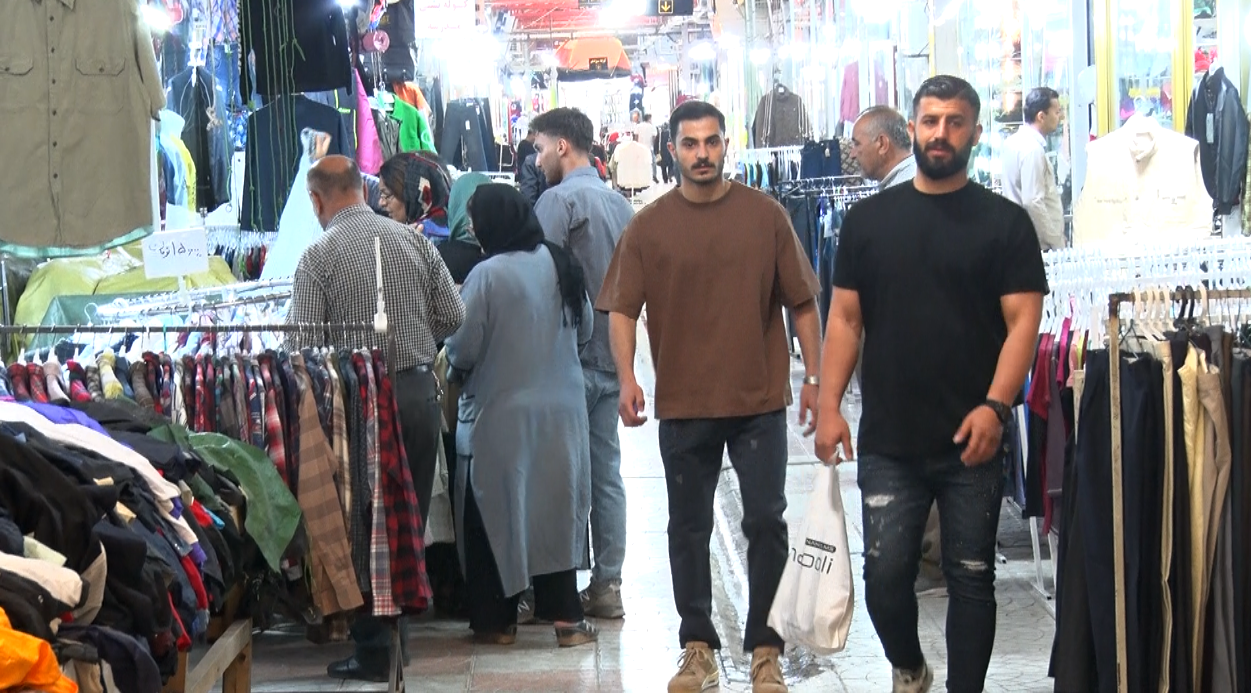 رونق بازار مهاباد با حضور مسافران و گردشگران