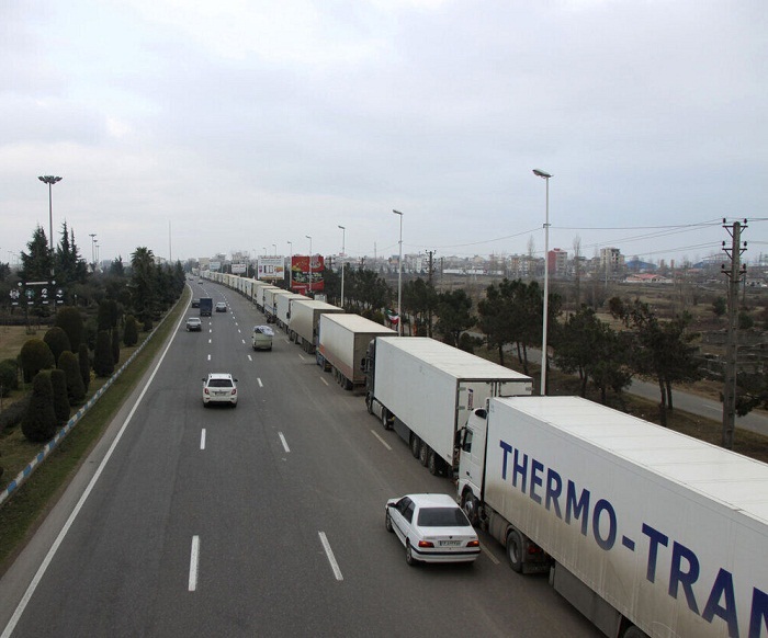 اختصاص ۱۴۰۰ لیتر سهمیه سوخت به ناوگان ترانزیتی در مرزهای آذربایجان غربی اختصاص ۱۴۰۰ لیتر سهمیه سوخت به ناوگان ترانزیتی در مرزهای آذربایجان غربی