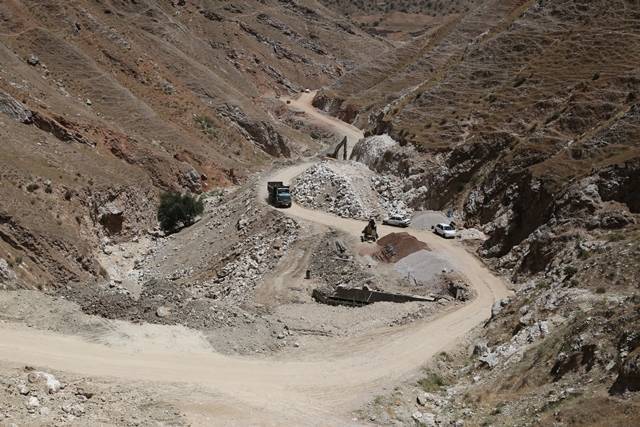 ساخت محور پاگچ امام رضا (ع)  تا روستای تنگ تلفن لَهبَری