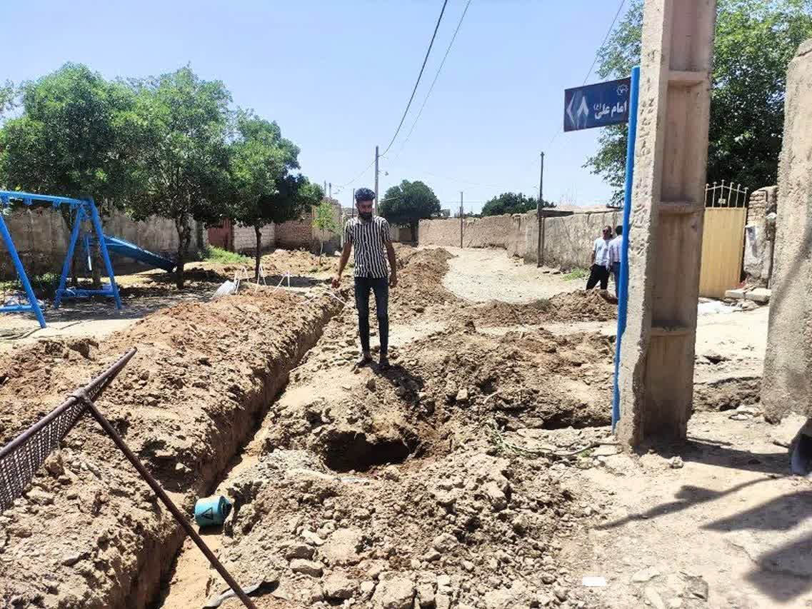 اجرای ١٠٠٠ متر اصلاح شبکه توزیع آب روستای حصار گل نیشابور