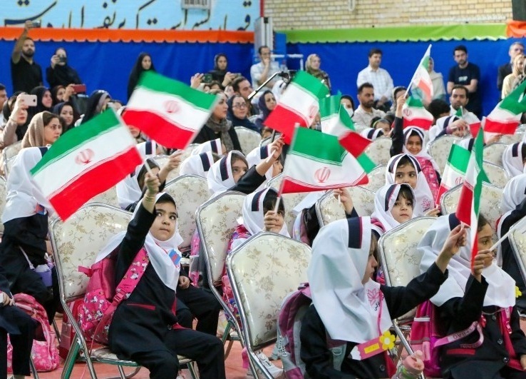 برگزاری جشن خانوادگی در اهواز به مناسبت روز دانش‌آموز