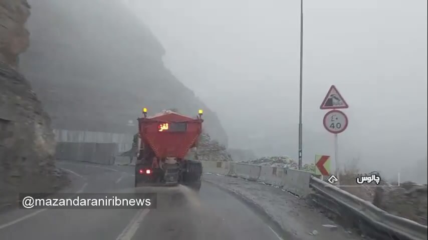 عملیات نمک پاشی و برف روبی جاده کندوان