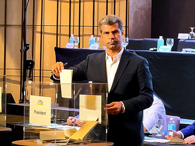 ثبت نام هادی ساعی در انتخابات فدراسیون تکواندو ثبت نام هادی ساعی در انتخابات فدراسیون تکواندو