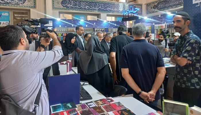 رئیس‌جمهور از نمایشگاه کتاب بازدید کرد