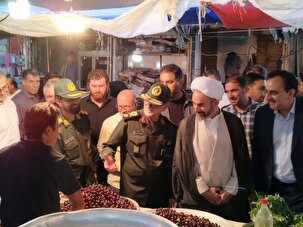 صحنه‌ای زیبا از بازار/ مسئولان در کنار مردم