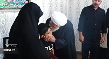 دیدار رئیس سازمان عقیدتی سیاسی ارتش با خانواده های شهدای اقتدار در بروجرد