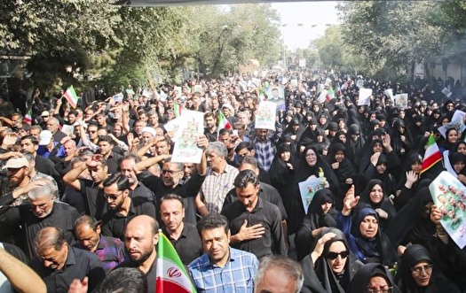 قابی متفاوت از تشییع پیکر ۶ شهید اقتدار در کاشان