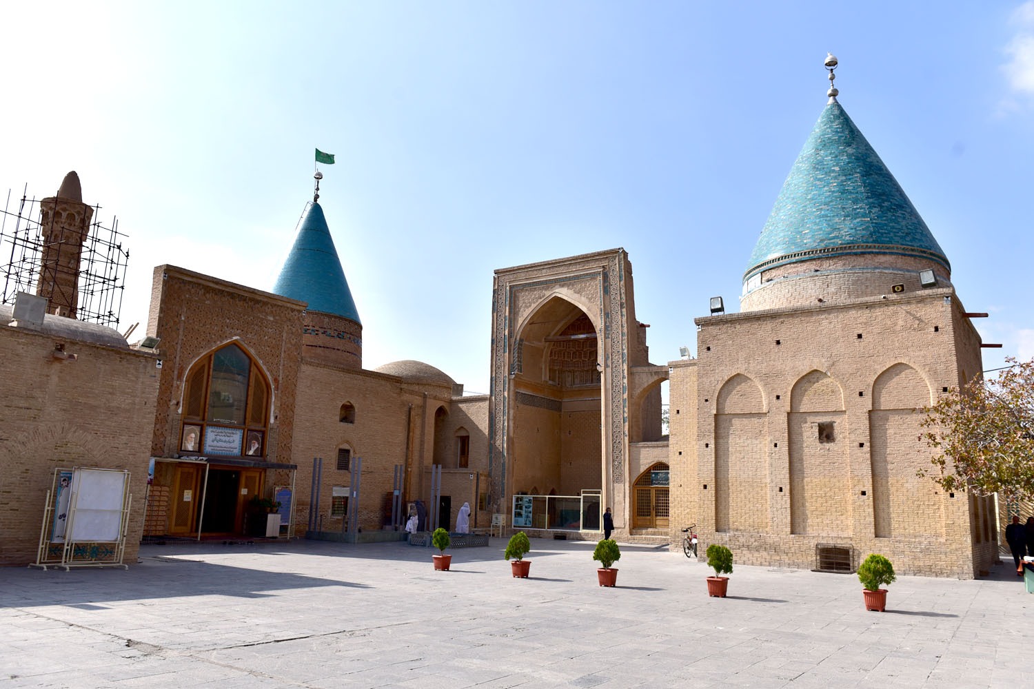 ادامه مبارزه با آفات بیولوژیک در مجموعه تاریخی بسطام