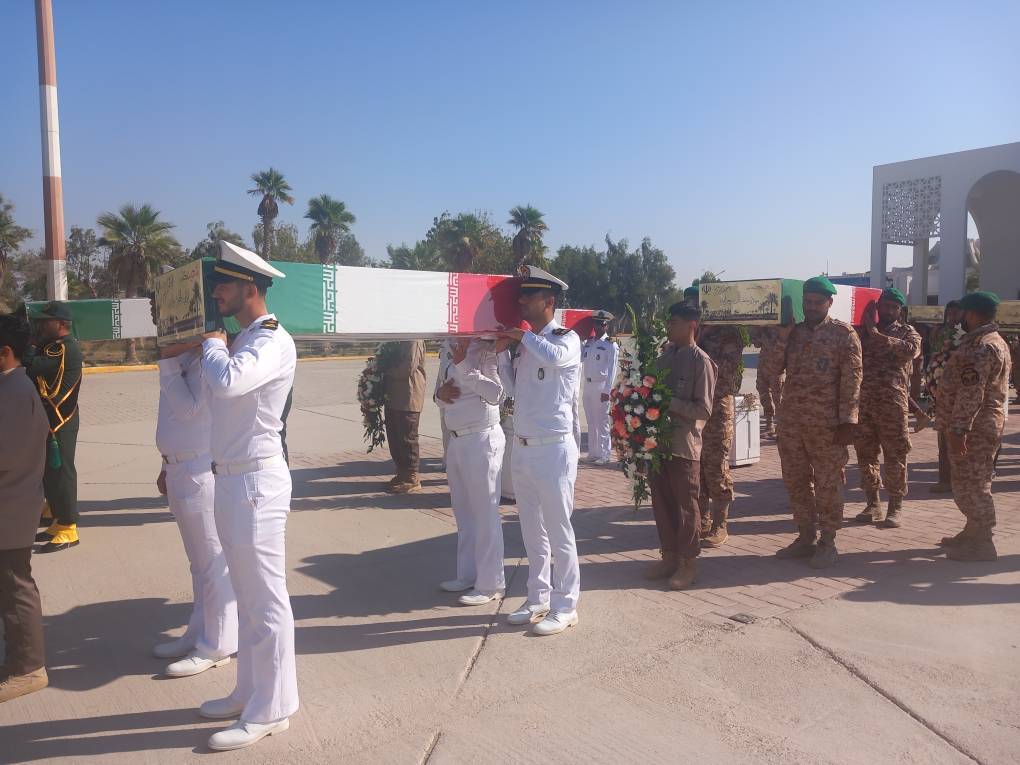 استقبال از پیکر ۱۴ شهید گمنام در فرودگاه بندرعباس استقبال از پیکر ۱۴ شهید گمنام در فرودگاه بندرعباس