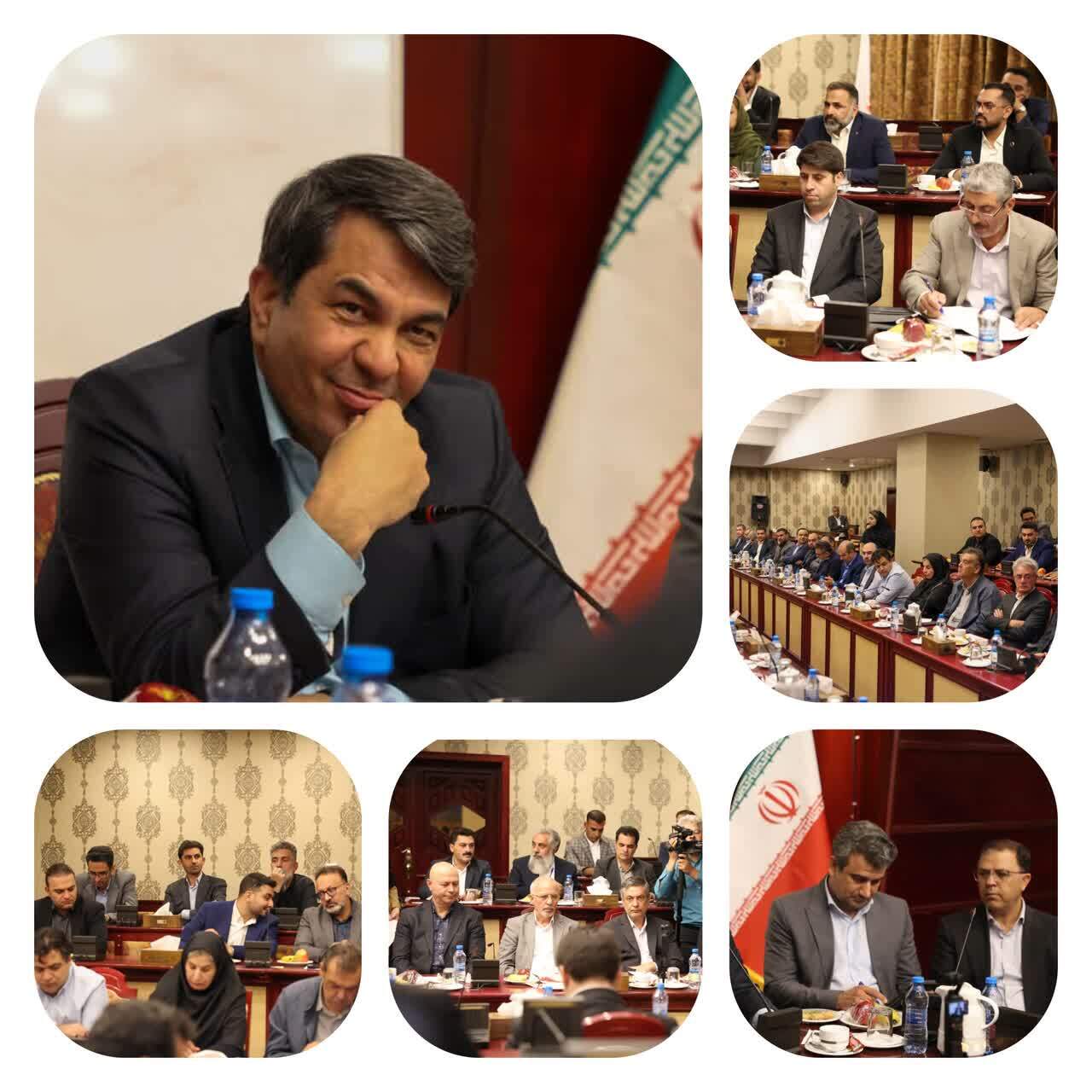 تجلیل از  پنجاه واحد  صنعتی کوچک و بزرگ تجلیل از  پنجاه واحد  صنعتی کوچک و بزرگ