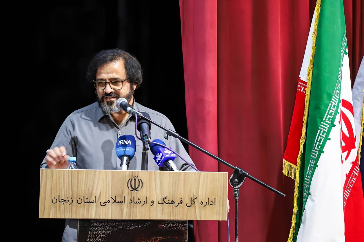 قصه پر غصه منزوی از سر کرانمندی تن در مقابل بی‌کرانگی روح بوده است