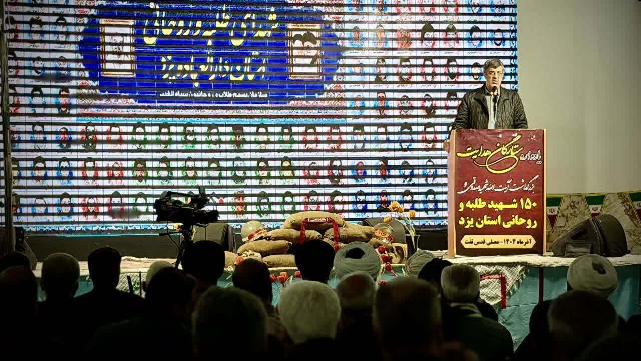 روحانیون و طلاب پیش قراول نهضت مقدس انقلاب اسلامی بودند روحانیون و طلاب پیش قراول نهضت مقدس انقلاب اسلامی بودند