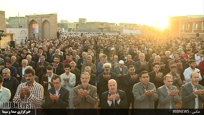 نماز عید سعید فطر به امامت نماینده ولی فقیه در استان اردبیل در پیاده راه شهیدگاه اردبیل